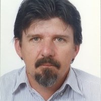 José+Maria+Corrêa+Bueno.jpg Foto de José Maria Corrêa Bueno, um homem de pele branca, com cabelos castanhos lisos penteados para o lado direito, bigode e cavanhaque grisalhos. Seus olhos são verdes. Ele usa uma camisa de cor clara com listras.